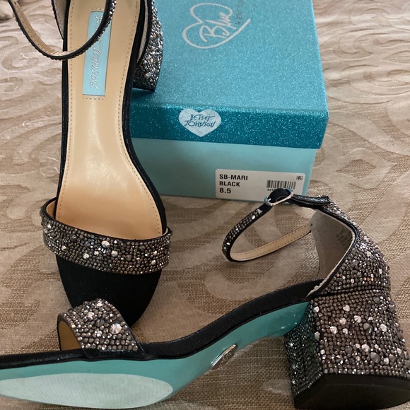 betsey johnson hale sandal
